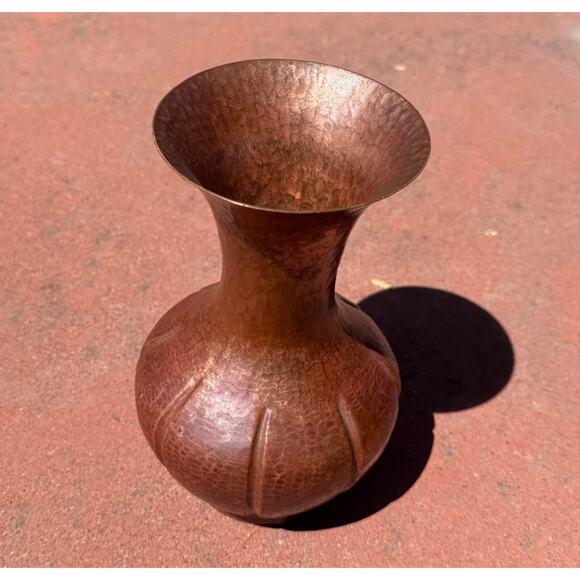 Hammered Copper solid vintage vase - Picture 1 of 5